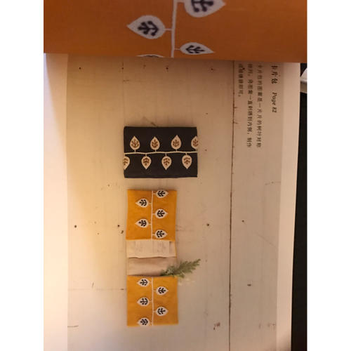 樋口愉美子的双色刺绣