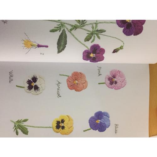 青木和子的庭院花朵刺绣图鉴