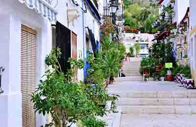 城镇经济与管理论文